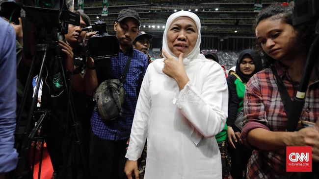Gubernur Jawa Timur Khofifah Indar Parawansa kaget ketika mengetahui Iqbaal Ramadhan ternyata 'satu kampung halaman' dengannya.