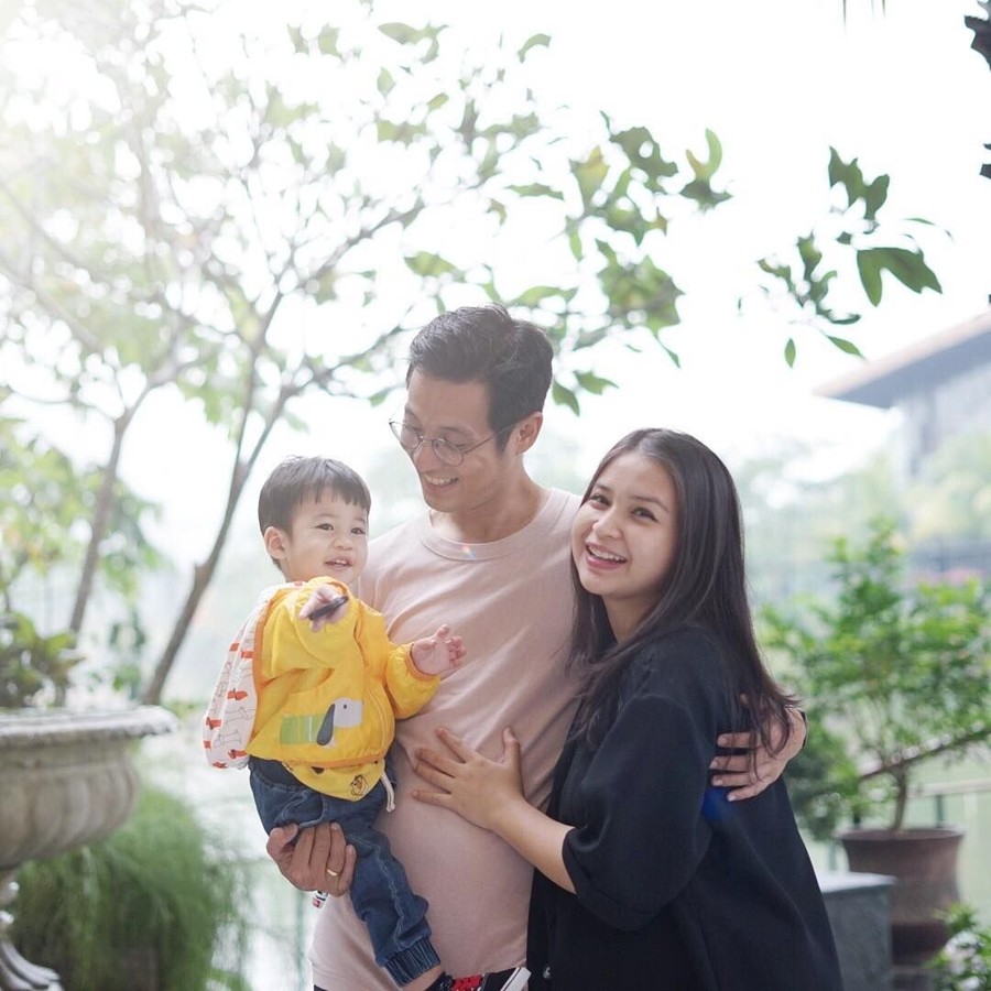 Putri Titian Berikut daftar tujuh kehamilan artis yang paling mencuri perhatian sepanjang 2018.