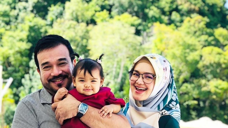 Siti Nurhaliza Berikut daftar tujuh artis yang melahirkan paling mencuri perhatian sepanjang 2018.