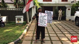 Pria Jalan Kaki Tegal-Jakarta Temui Prabowo
