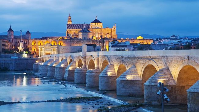 4 Bukti Cordoba Lebih Sarat Sejarah Dibanding Paris dan Roma Banyak bangunan bersejarah di kota Cordoba yang juga menjadi bukti berkembangnya ajaran Islam di Spanyol.