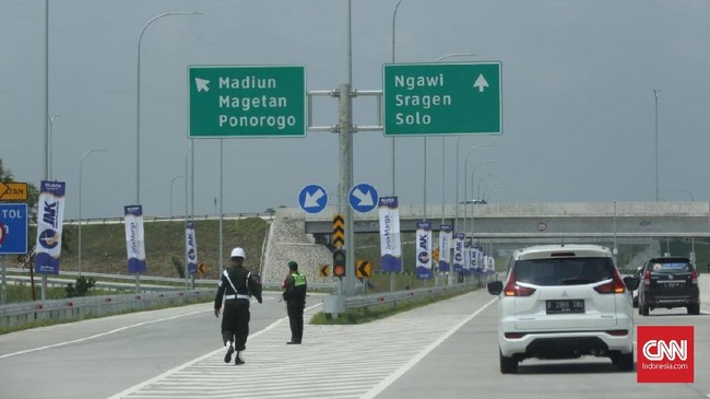 Menko Kemaritiman Luhut Panjaitan mengatakan pemerintah akan mengevaluasi tarif Tol Trans Jawa yang dikeluhkan pengusaha logistik terlalu mahal.