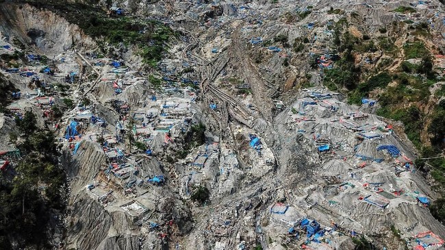 Tokoh adat di Pulau Buru, Maluku menemui Kapolda Irjen Pol Refdi Andri. Mereka mengeluhkan pencemaran di Gunung Botak.