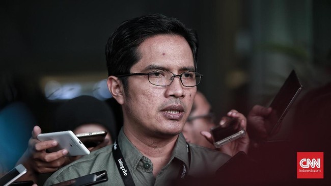 Paslon Machfud Arifin-Mujiaman menunjuk Febri Diansyah dan mantan aktivis ICW Donal Fariz jadi anggota tim hukum.