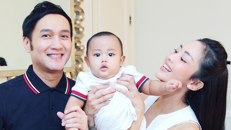 Berikut daftar tujuh artis yang melahirkan paling mencuri perhatian sepanjang 2018.