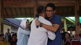 Usai Curhat soal Harga Tomat, Sandi Peluk Maruf