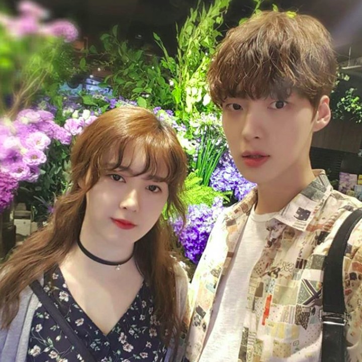 <p>Goo Hye-sun menikah dengan aktor Ahn Jae-hyun sejak 2016. Merek pasangan yang so sweet banget. (Foto: Instagram/aagbanjh)</p>