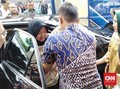 Wajah Risma Tampak Pucat saat Cek Jalan Amblas Gubeng
