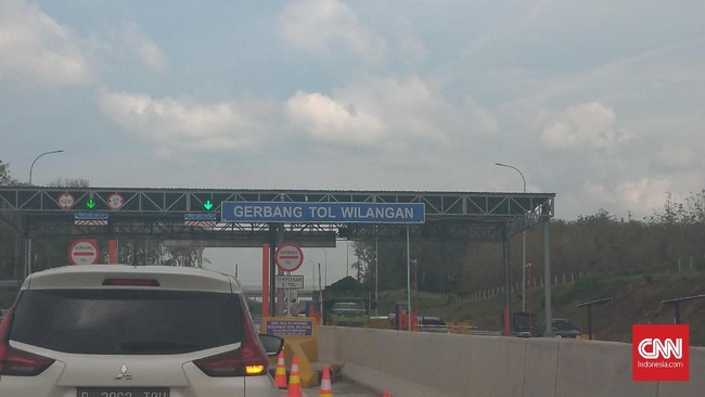 CNNIndonesia.com menjajal tol Trans Jawa yang telah diresmikan Presiden Joko Widodo pada Kamis (20/12) siang.