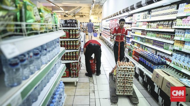 Pelaku usaha makanan minuman mulai menaikkan harga sekitar 5 persen sampai kurang dari 10 persen sebagai dampak depresiasi rupiah terhadap dolar AS.