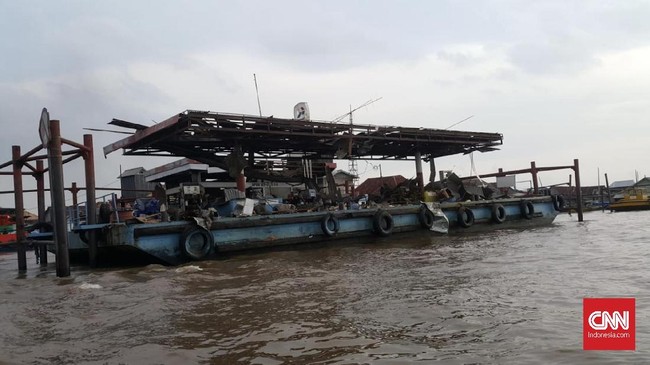 Bowo Kiswantoro, salah satu korban insiden kapal motor (jukung) yang terbakar di Sungai Musi, Palembang, menyelamatkan bocah empat tahun di kapal yang sama.