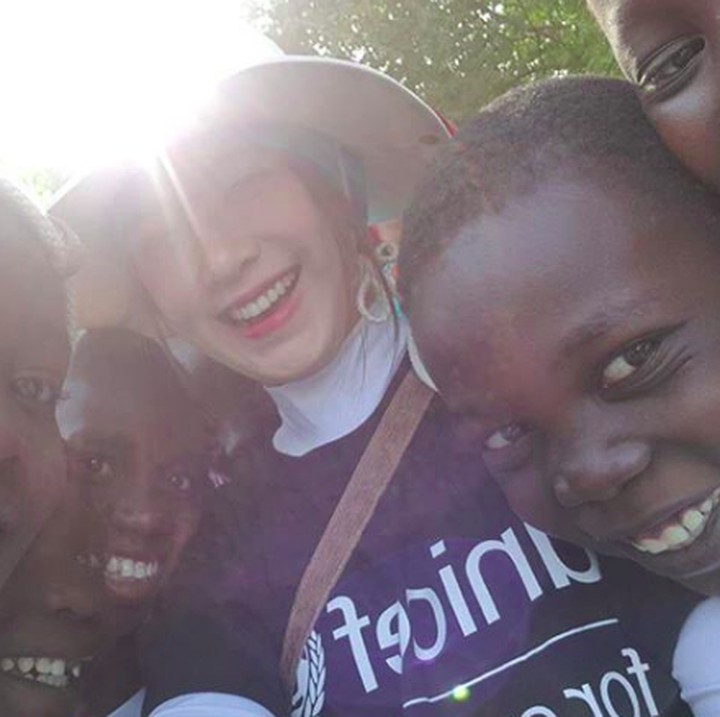 <p>Senyum Goo Hye-sun dan anak-anak yang manis. (Foto: Instagram/kookoo900)</p>