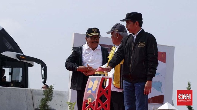 Menteri Badan Usaha Milik Negara (BUMN) Rini Soemarno menyatakan Tol Trans Jawa akan mulai dibuka untuk umum Jumat (21/12). Jalan tol kondisinya sudah bagus.