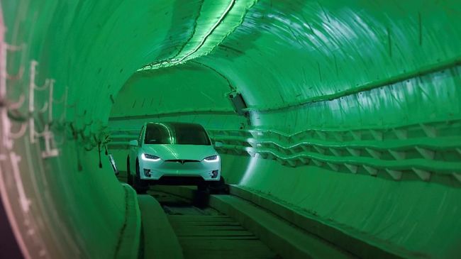 Elon Musk Uji Coba 'Jalan Tol Bawah Tanah' Proyek ini dikerjakan di dalam tanah Los Angeles, rencananya terowongan bisa mencapai Washington DC.
