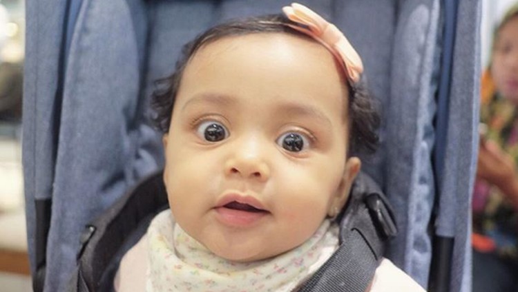 Cut Shafiyyah Mecca Alfatih So cute! Deretan foto bayi para selebritas seakan memanjakan para penggemar, yang selalu kepo melihat tumbuh kembang buah hati mereka.