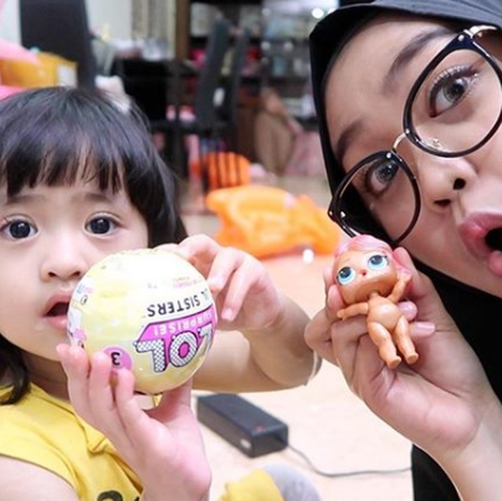 <p>Main bareng keponakan bisa jado quality time Ria Ricis dan keponakan tercinta. (Foto: Instagram @riaricis1795)  </p>