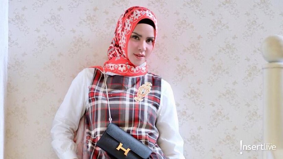 Angel Lelga Bongkar Cara Vicky Prasetyo Tipu Korbannya Rumah tangga Angel Lelga dan Vicky Prasetyo memang sudah diujung tanduk. Angel merasa sering dibohongi oleh sang suami.