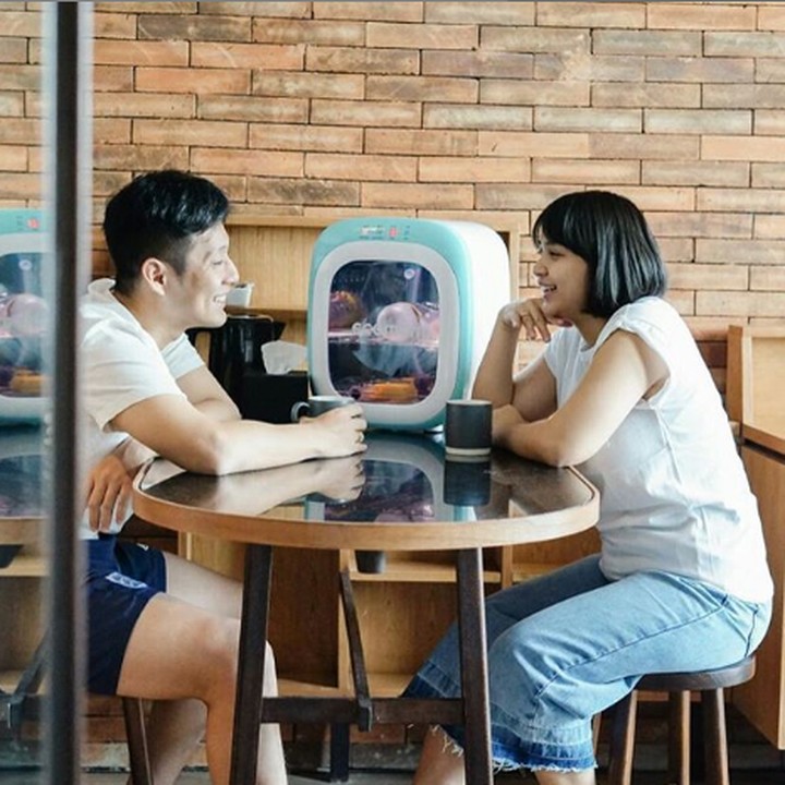 <p>Sederhana. Tapi menghabiskan waktu bareng suami kayal gini bisa bikin pasutri makin harmonis. (Foto: Instagram @putrititian)  </p>