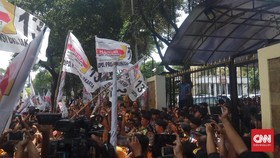 Ratusan Kader dan Simpatisan Hanura Geruduk Kantor KPU RI
