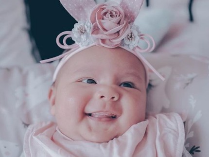 20 Nama Bayi Perempuan dengan Arti Bersinar