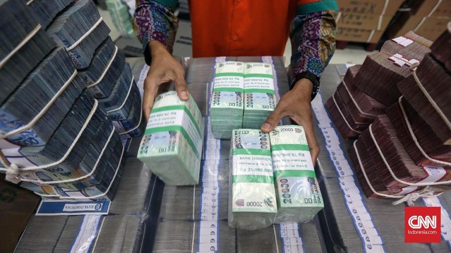 Menkeu Sri Mulyani menuturkan total pembiayaan utang mencapai Rp647,2 triliun per September 2021.