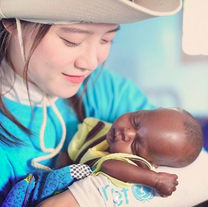 <p>Goo Hye-sun udah cocok jadi ibu ya, Bun? He-he-he. (Foto: Instagram/kookoo900)</p>