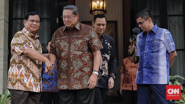 Ketua Bidang Hukum dan Advokasi Partai Demokrat, Ferdinand Hutahaean menyebut Agum Gumelar tidak etis karena mengkritik SBY yang tidak ikut Pilpres 2019.