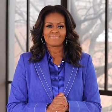 Penampakan Boots Tinggi Michelle Obama yang Curi Perhatian