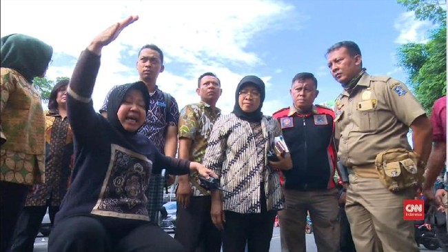 Meski sudah mulai diaspal, nasib operasional Jalan Raya Gubeng yang sempat amblas menunggu hasil rapat koordinasi Pemkot Surabaya dan pihak kepolisian.