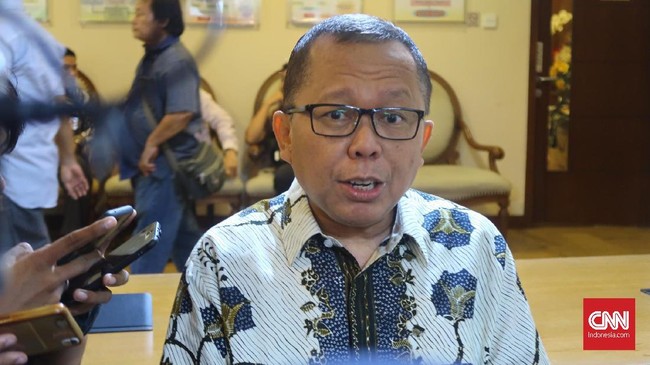Sekjen PPP Arsul Sani bakal merespons bila ada oknum yang mengaku pengurus PPP melakukan konferensi pers terkait status tersangka Romi.