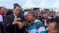 Sambut Tahun Baru 2019, Jokowi Sarungan dan Undang PKL ke Istana Bogor Sambut Tahun Baru 2019, Jokowi Sarungan dan Undang PKL ke Istana Bogor