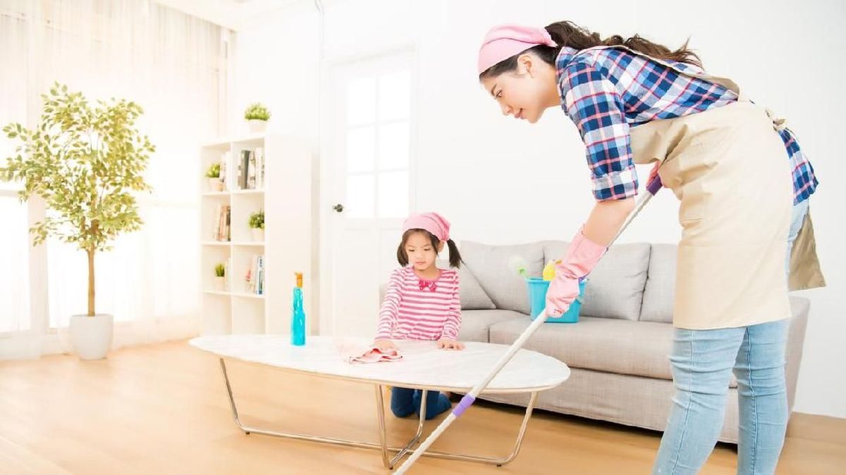 Ini 6 Manfaat Anak Ikut Mengerjakan Pekerjaan Rumah Tangga