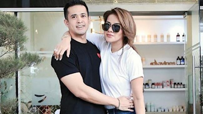 Terpopuler: Aufar Foto Bareng Pacar Muda Olla Ramlan vs Bisnis Insanul Fahmi