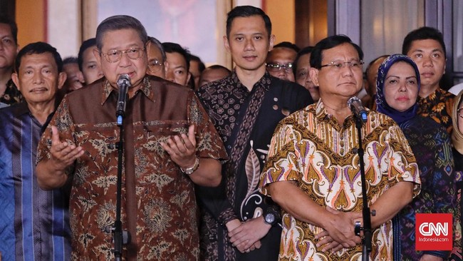 Ketua Umum Demokrat SBY memberikan banyak wejangan kepada Prabowo Subianto dan Sandiaga Uno jelang debat perdana pilpres 2019 Kamis (17/1) mendatang.