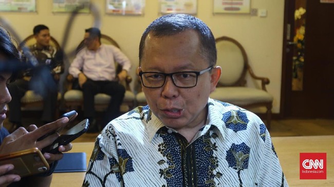 Arsul mengatakan kubu Jokowi hanya fokus menawarkan visi, misi dan program nyata. Isu dugaan pelanggaran HAM yang dilakukan Prabowo bukan topik utama kampanye.