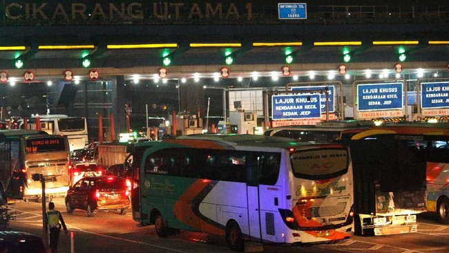 Diperkirakan bakal ada 119 ribu kendaraan yang melintasi Gerbang Tol Cikampek Utama saat libur Natal dan tahun baru.