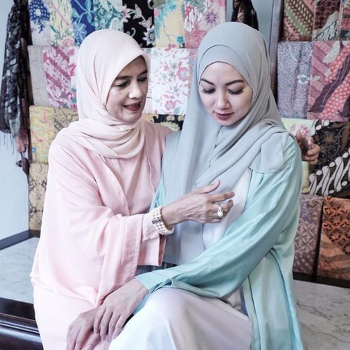 Bagi pembalap wanita, Diandra Gautama, <a href="https://news.detik.com/berita/4354952/doa-menag-di-hari-ibu-semoga-rahmat-dan-berkat-tercurah-bagi-ibu">ibu</a> adalah sosok manusia paling sabar yang pernah dia kenal. (Foto: Instagram/diandragautama)