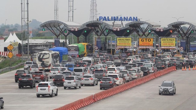 Sistem satu arah di Tol Cipali telah berakhir Minggu (2/6), namun pengelola tol  berencana memperpanjang pemberlakuan one way. Perpanjangan itu situasional.