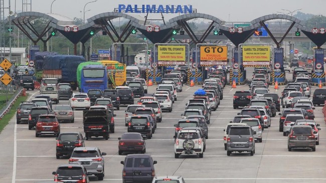 Menteri Perhubungan Budi Karya Sumadi menyatakan akan memutar otak agar kebijakan sistem satu arah saat mudik Lebaran 2019 nanti tak merugikan pengusaha bus.