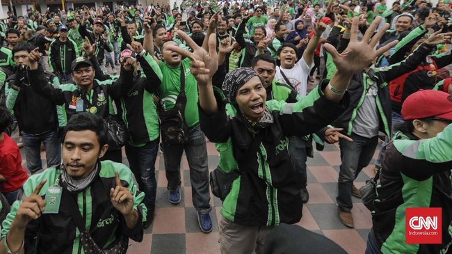 Kemenhub mengumumkan tarif ideal batas bawah dan atas ojek online di kisaran Rp2.000 sampai Rp2.500/kilometer (km).