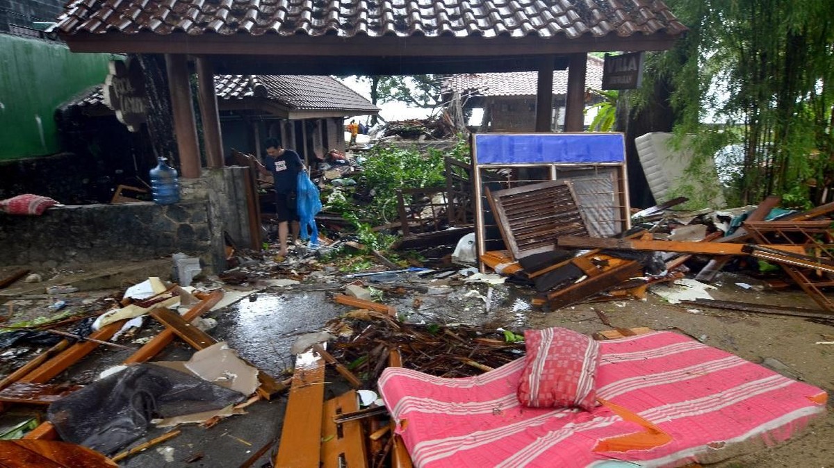 FOTO: Tsunami Terjang Selat Sunda
