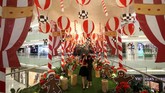 FOTO: Bersiap Merayakan Cahaya Natal Menyambut perayaan Natal esok, 25 Desember 2018, umat Kristiani di berbagai belahan Nusantara dan pusat perbelanjaan melakukan bermacam persiapan.