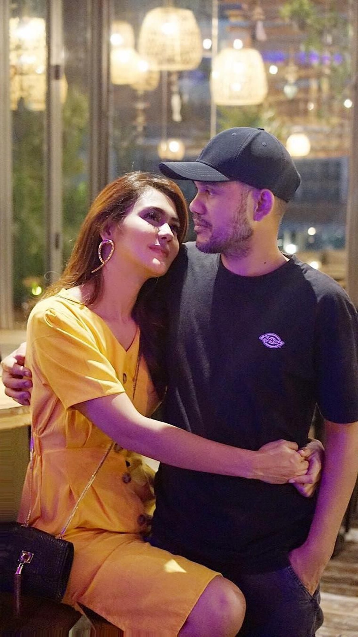 Berikut enam pesona dari istri almarhum Herman Seventeen&comma; Juliana Moechtar&period;