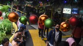 FOTO: Bersiap Merayakan Cahaya Natal Menyambut perayaan Natal esok, 25 Desember 2018, umat Kristiani di berbagai belahan Nusantara dan pusat perbelanjaan melakukan bermacam persiapan.