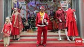 FOTO: Bersiap Merayakan Cahaya Natal Menyambut perayaan Natal esok, 25 Desember 2018, umat Kristiani di berbagai belahan Nusantara dan pusat perbelanjaan melakukan bermacam persiapan.