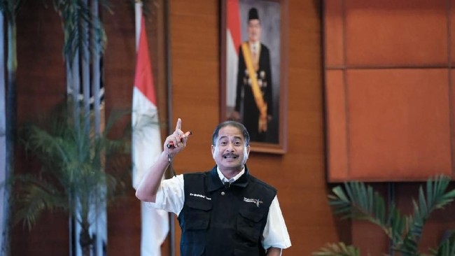Kenaikan harga tiket pesawat belakangan ini telah menurunkan kunjungan wisatawan domestik sampai dengan 40 persen dan menggerus pendapatan pengusaha travel.