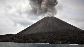 Gunung Anak Krakatau Erupsi, Tidak Terdengar Dentuman