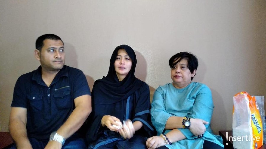 Istri Herman Seventeen, Uli, menceritakan kenangan terakhirnya dengan mendiang suami.