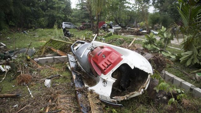 Kawasan Tanjung Lesung Tetap Buka di Malam Tahun Baru Kawasan wisata Tanjung Lesung, Banten, yang turut diterjang tsunami diperkirakan membutuhkan waktu 6 bulan untuk dapat kembali normal.