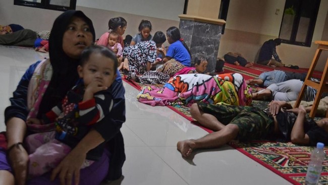 Selain logistik, bantuan popok dibutuhkan oleh anak-anak dan lansia di Lampung yang mengungsi akibat tsunami di Selat Sunda.